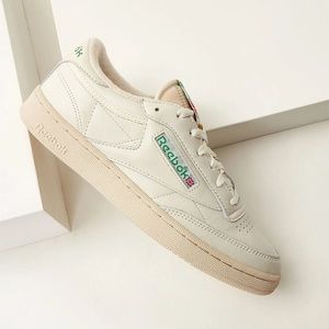 Reebok women’s off white vintage sneakers